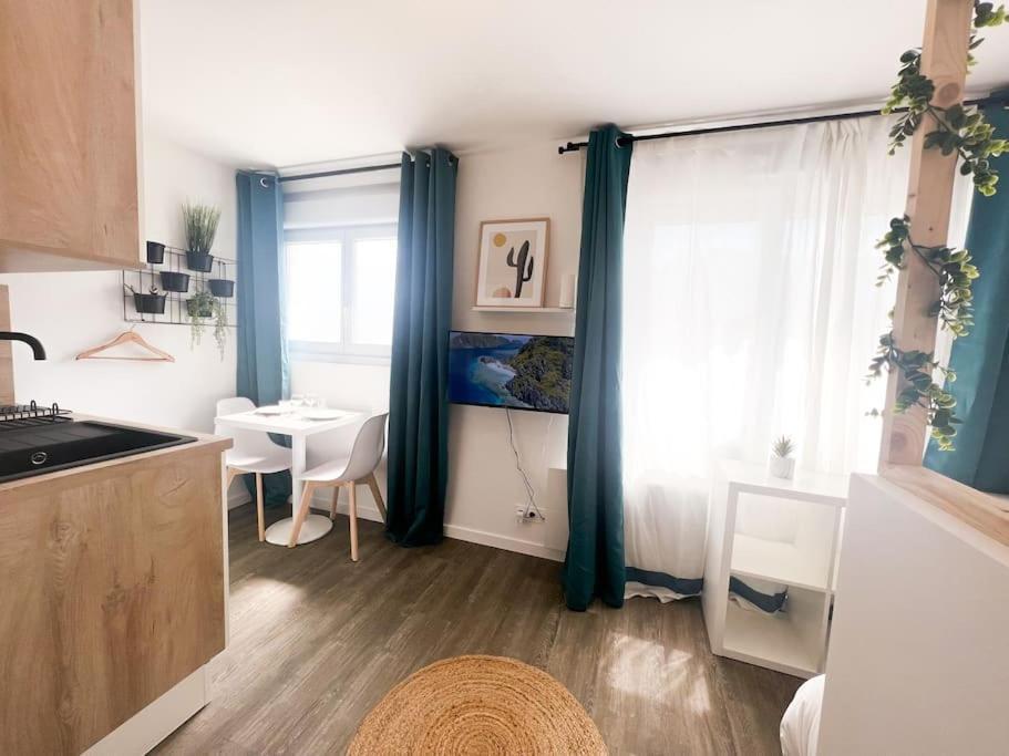 Suite Le Studio Litchi Baigne De Lumieres & Proche Des Plages Saint-Nazaire  Ngoại thất bức ảnh